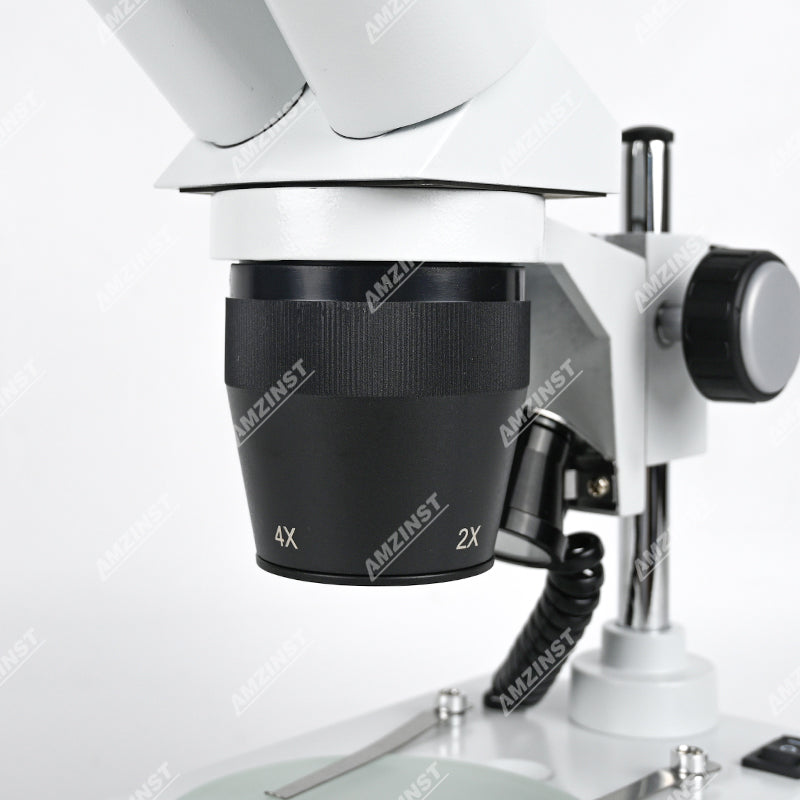 Бинокулярный стереомикроскоп AST-5C Classic с поворотным объективом (2x-4x), штативом и светодиодным проходящим и падающим освещением.  Бинокулярный стереомикроскоп AST-5C Classic с поворотным объективом (2x-4x), штативом и светодиодным проходящим и падающим освещением.