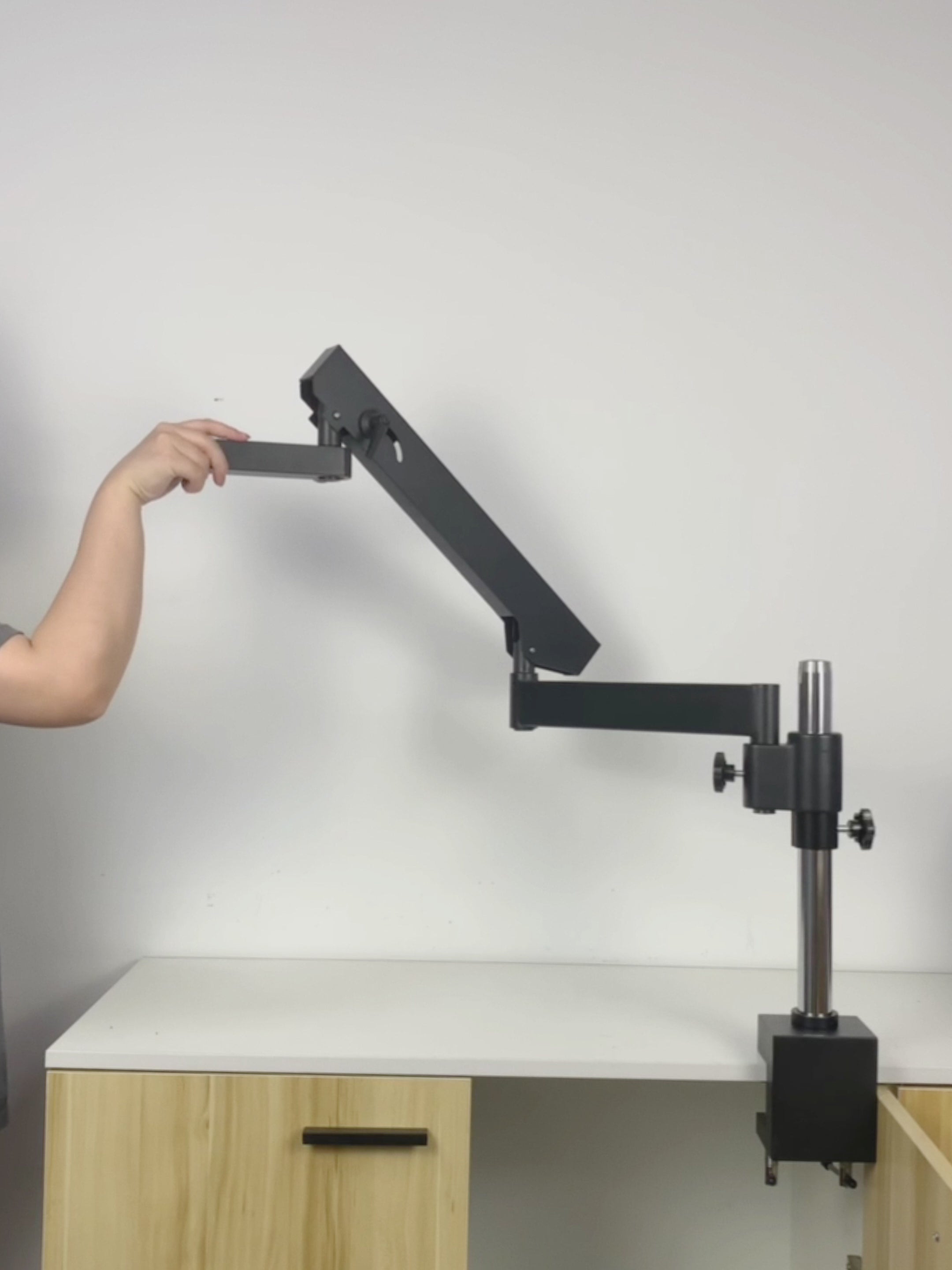 T-P8 Articulating Arm Stand With C-Clamp and 76mm Focus Mount T-P8 Articulating Arm Stand With C-Clamp and 76mm Focus Mount