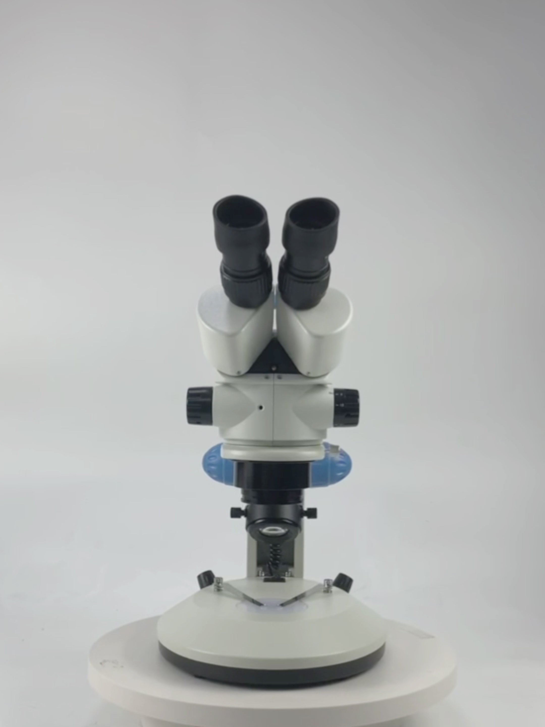 Бинокулярный стереомикроскоп ZM0745B-D12 с увеличением 0,7X-4,5X и ручкой для переноски Бинокулярный стереомикроскоп ZM0745B-D12 с увеличением 0,7X-4,5X и ручкой для переноски
